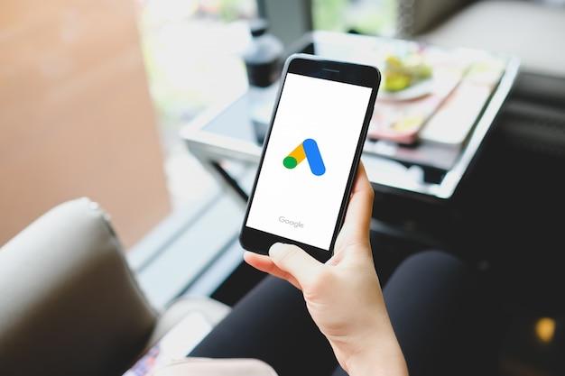 How do I share files with someone on Google Drive? 