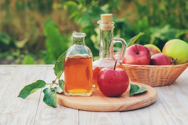 How do I get rid of flies in my house without apple cider vinegar? 