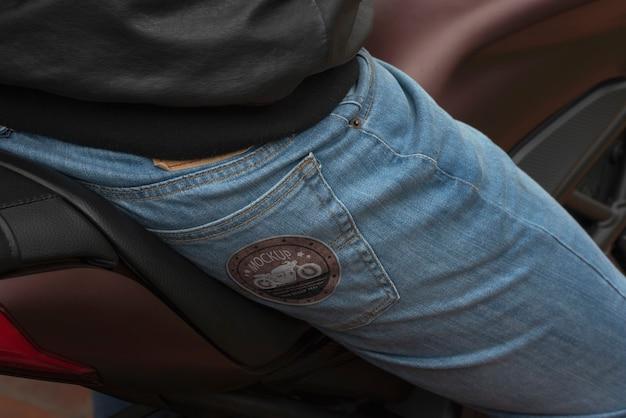 How do you hide bulge in skinny jeans? 