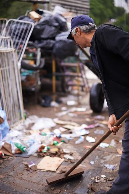 How can we keep our city clean? 