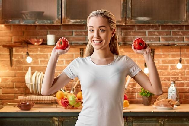 How do you keep veggies fresh after cutting them? 