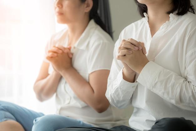 How do you lead a devotional group? 