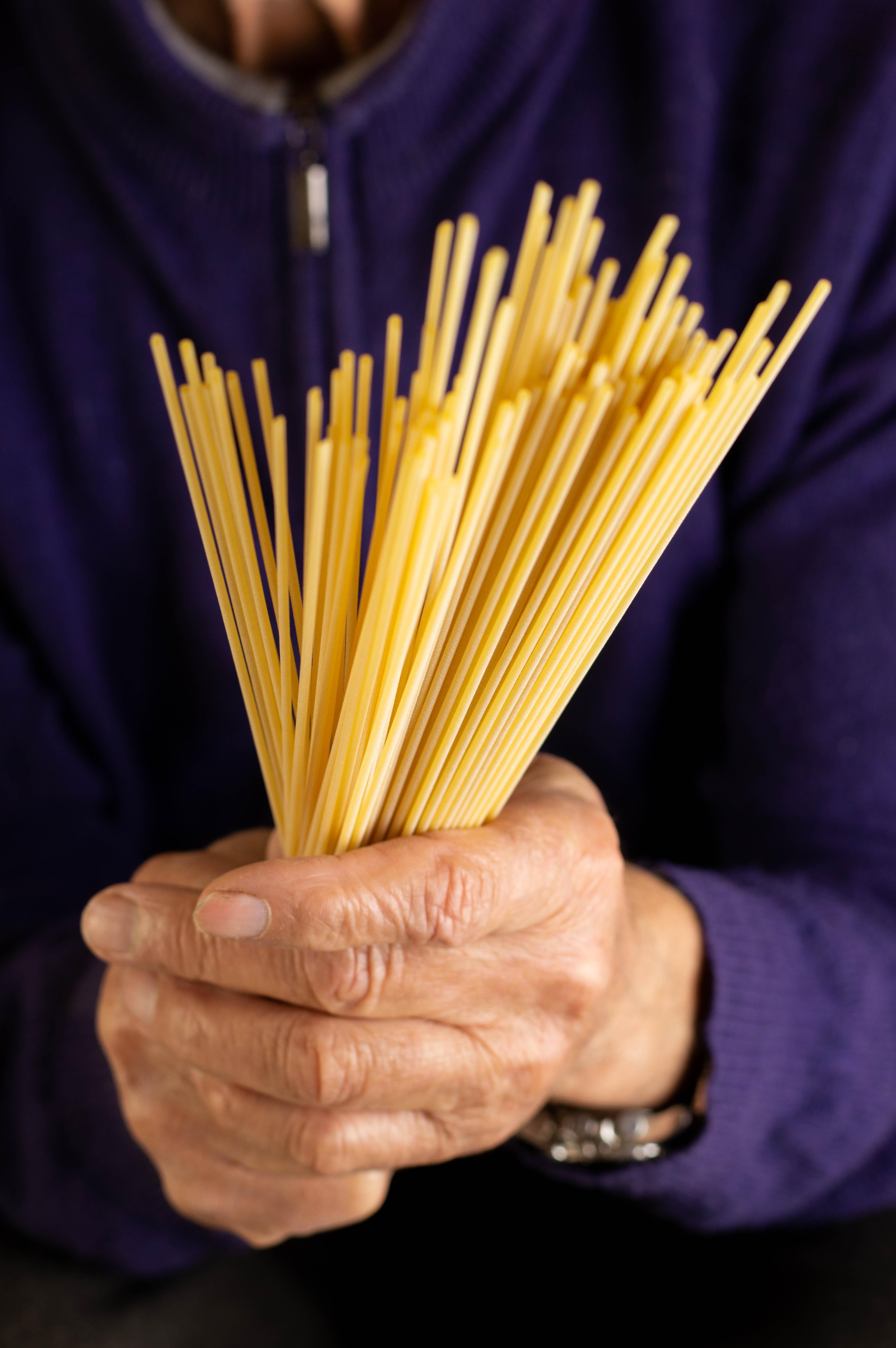 How do I measure 8 oz of egg noodles? 