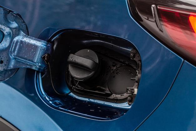 How do you open the gas tank on a Ford Expedition? 