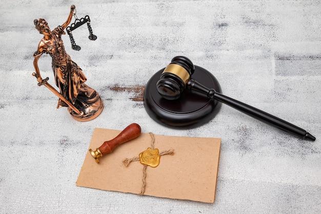 How do I properly address a letter to a judge? 