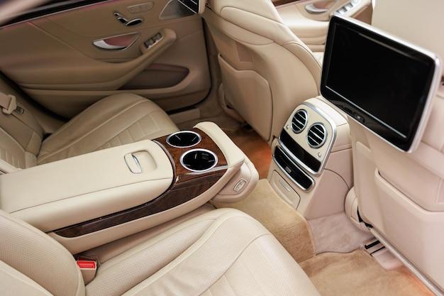 How do you put a Mercedes in neutral without power? 