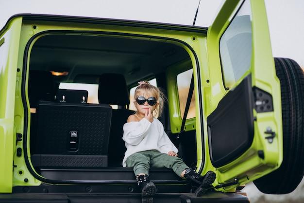 How do you put the back seats down in a Jeep Cherokee? 