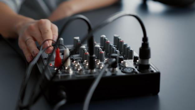 How do I switch between audio outputs quickly? 