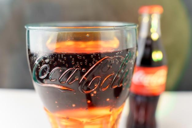 How do you read the expiration date on Coca-Cola? 
