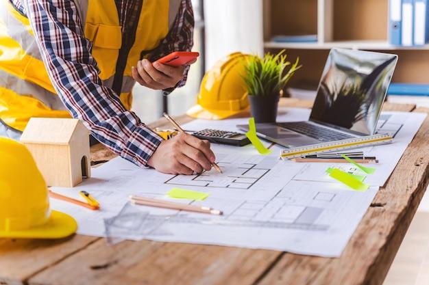 How can I register in Indian Institute of Architects? 