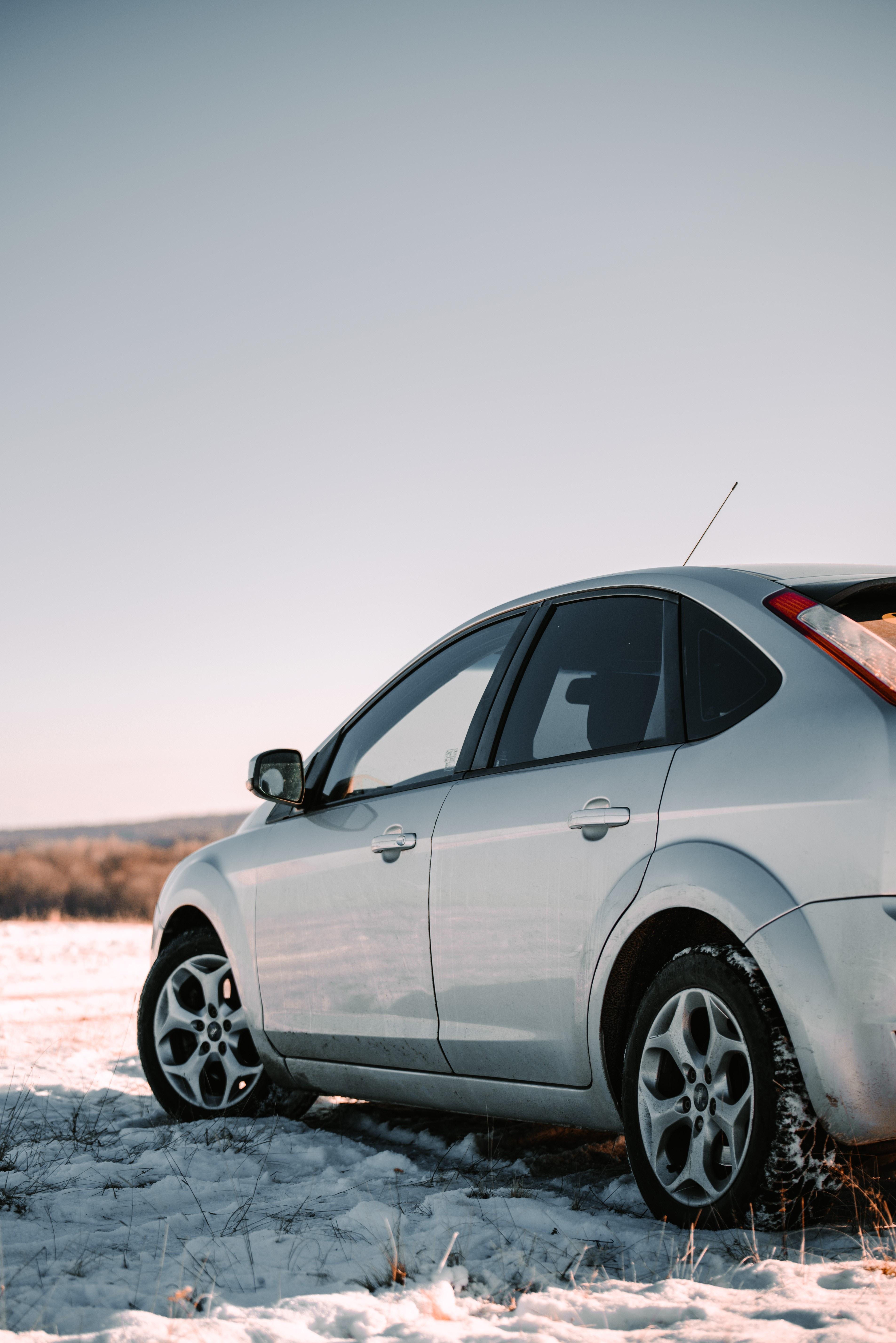 How do you take the seats out of a Ford Focus? 