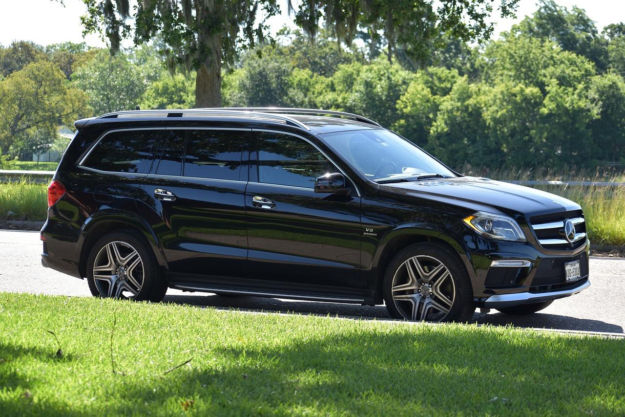 How do I reset my Mercedes sound system? 