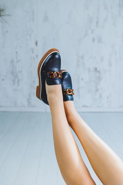 How can you tell if Coach shoes are real? 
