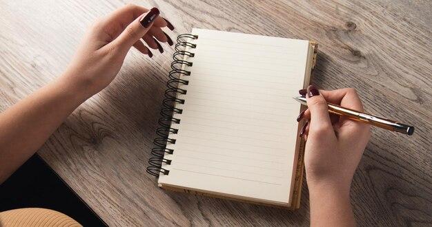 How do I start writing my diary to my girlfriend? 