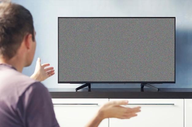 How do I turn off Bluetooth on my Samsung TV? 