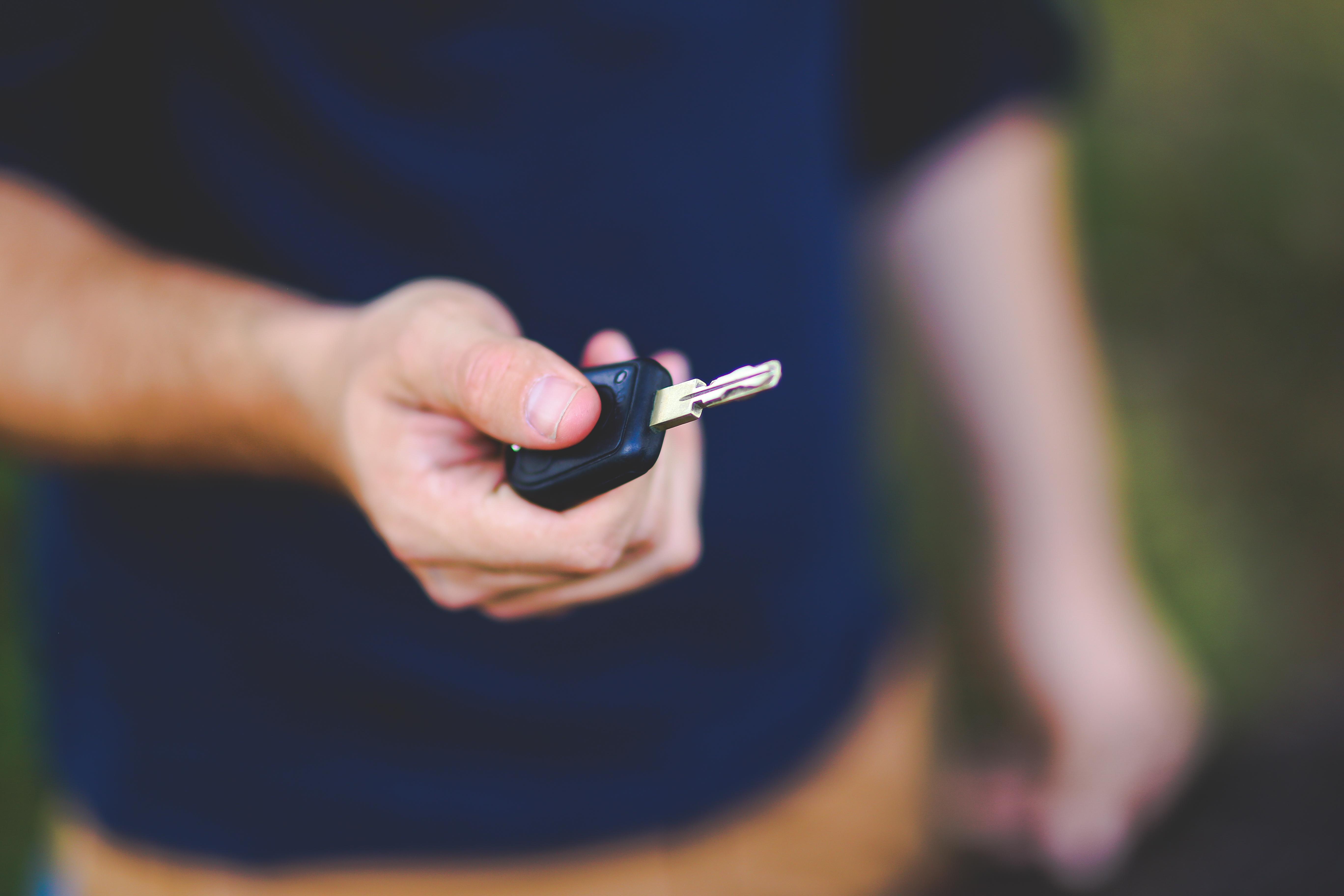 How do you turn off the alarm on a Honda Pilot? 