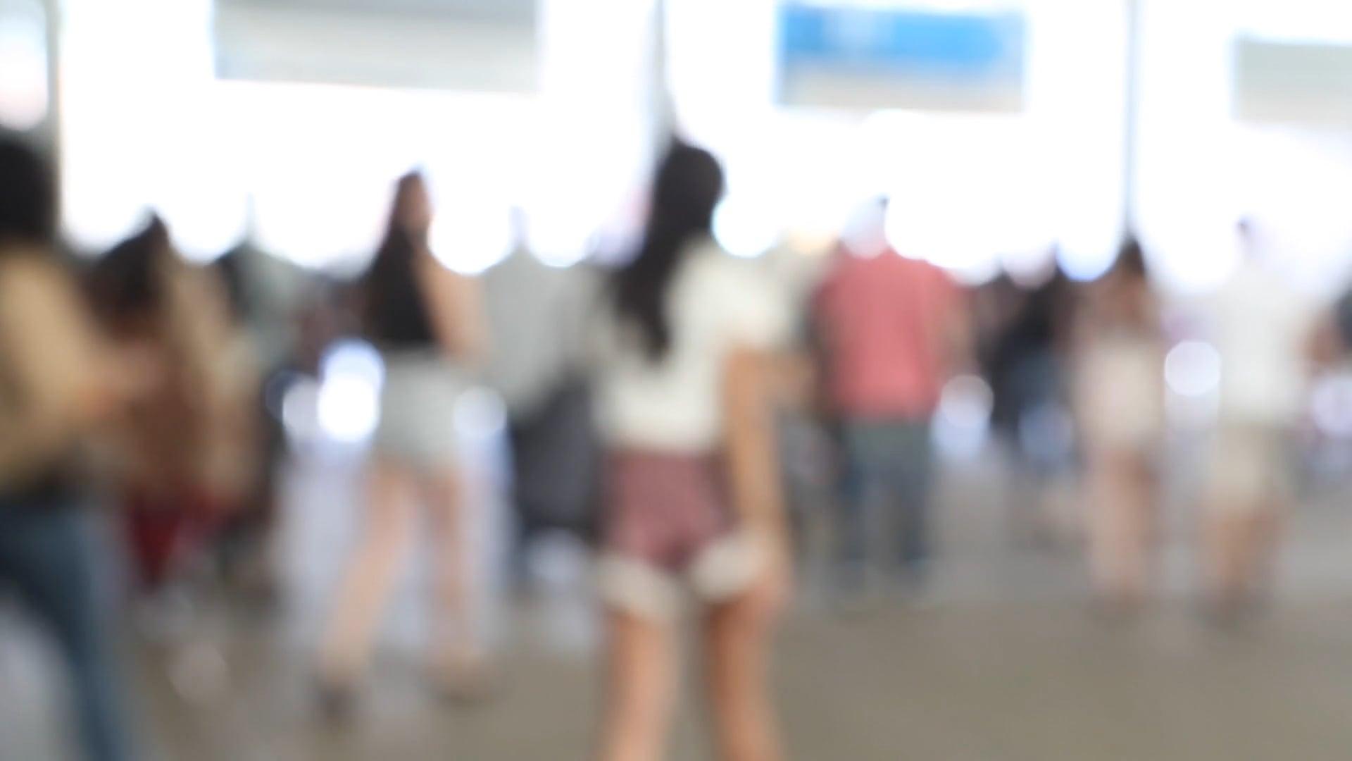 How do you Unblur a text on iPhone? 