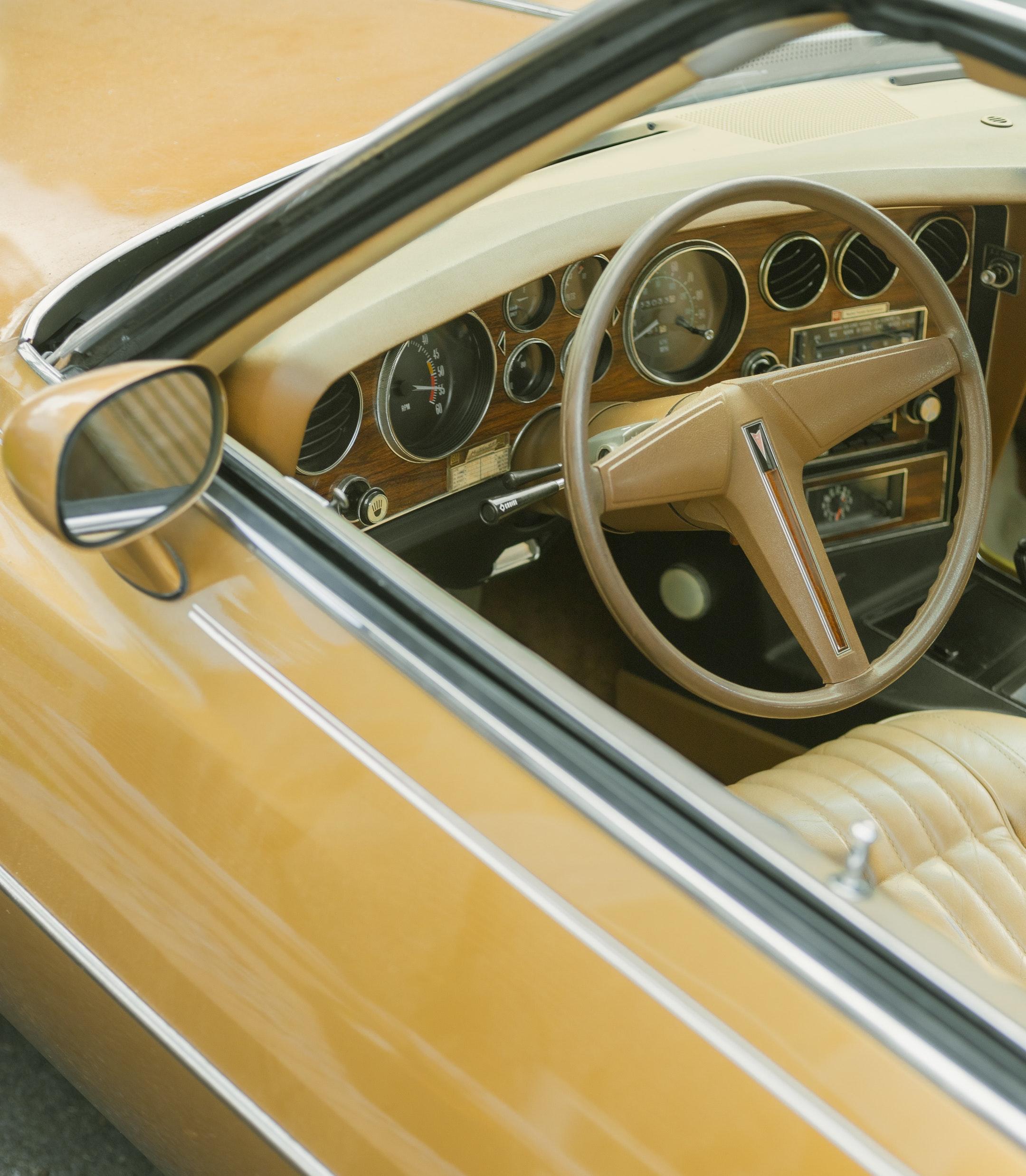 How do you use the aux in a Pontiac Grand Prix? 