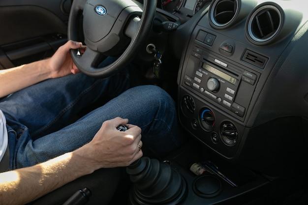 How do I use the aux in my Ford Fiesta? 