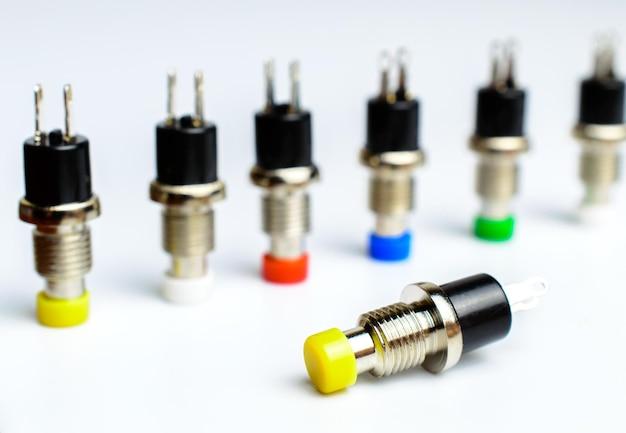 How do you wire a 2 pin momentary switch? 