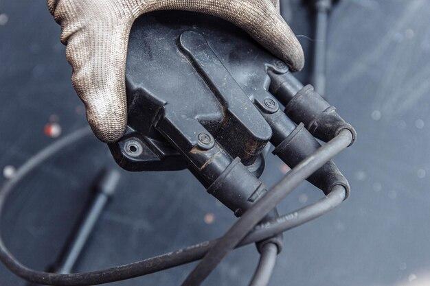 How do you wire an ignition coil to a distributor? 