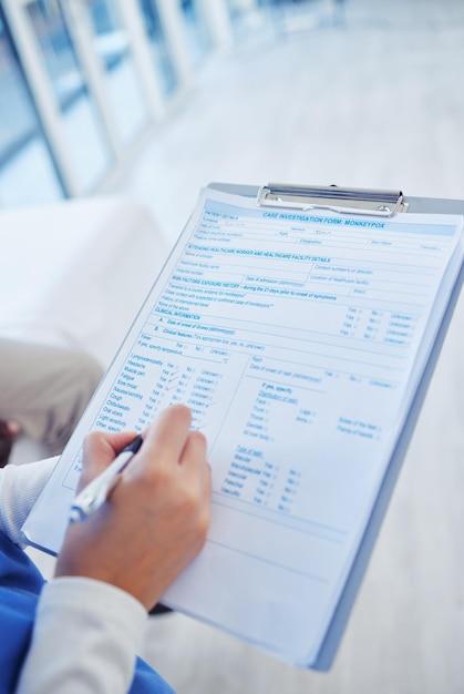 How do you write a counseling case report? 
