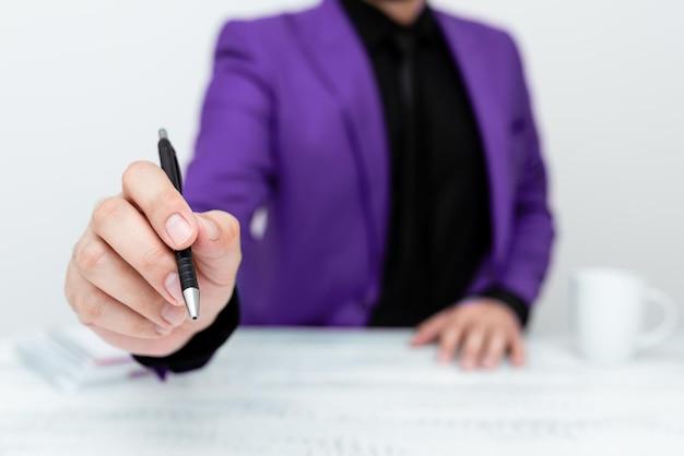 How do you write a critical analysis for a psychology paper? 