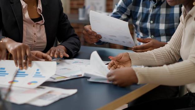How do you write a focus group discussion report? 