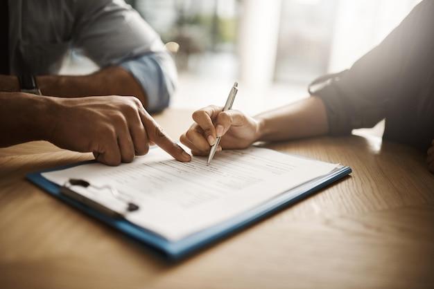 How do you write a letter asking for a signature? 