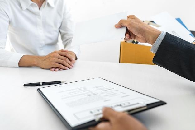 How do I write a letter to a managing director? 