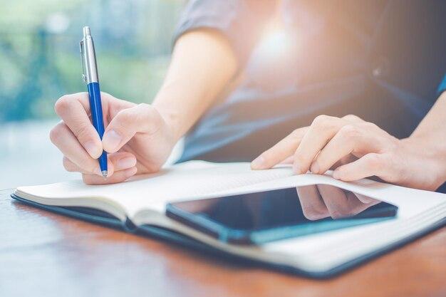 How do you write a thesis statement for a pros and cons? 