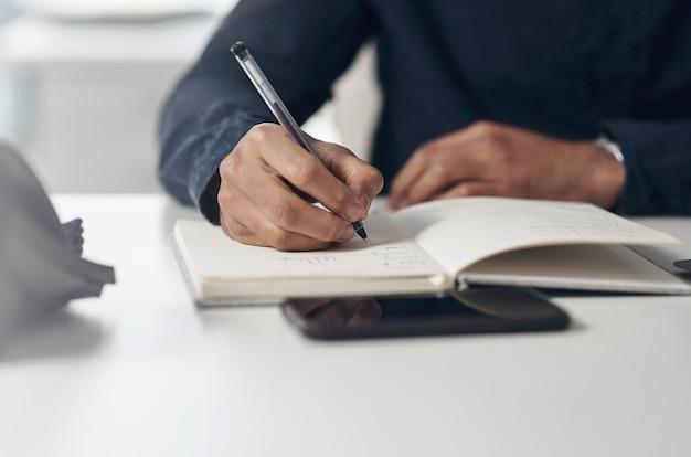 How do you write a timeline in an essay? 