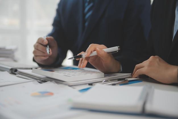 How do you write an advisory report? 