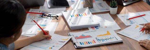 How do you write an economic analysis? 