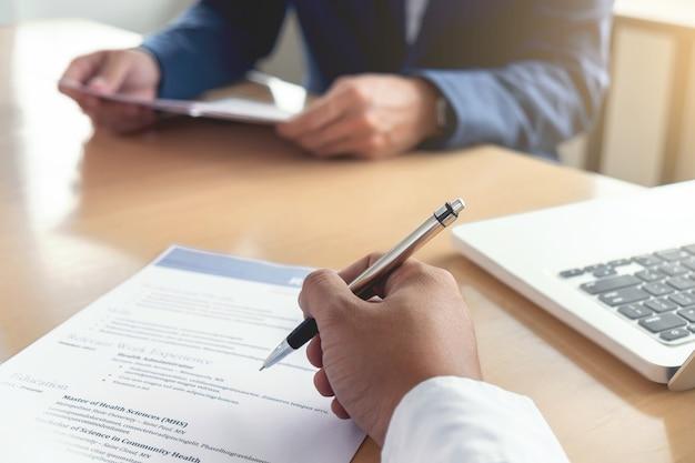 How do you write master candidate on a resume? 