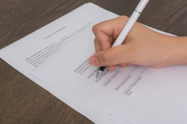 How do you write with pen on Google Docs? 