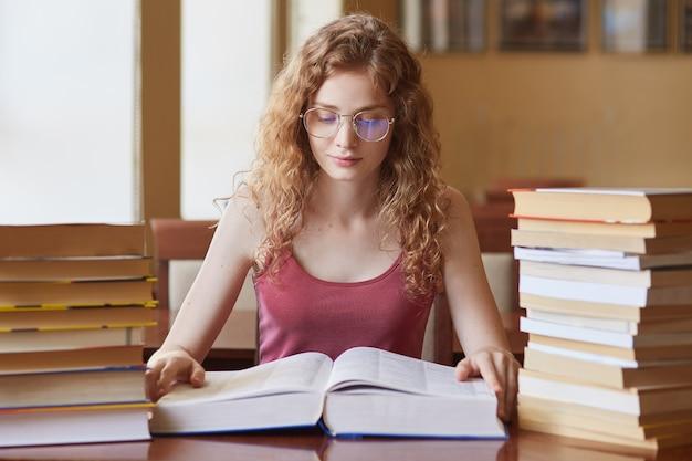 How would you describe a hardworking student? 