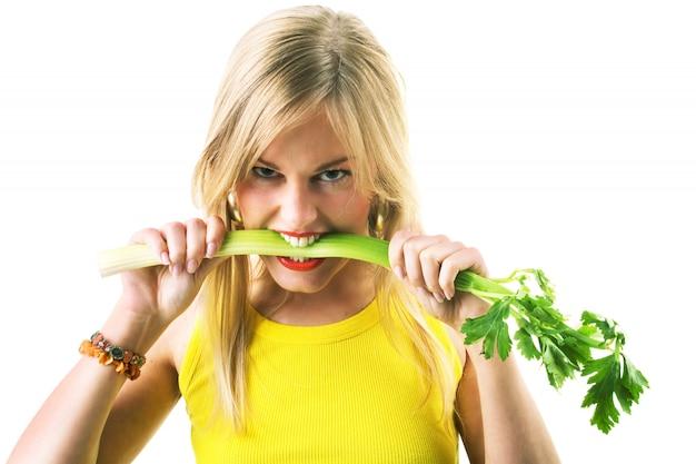 How would you describe the taste of celery? 