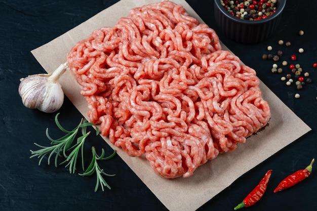 Does Aldi use pink slime in their ground beef? 