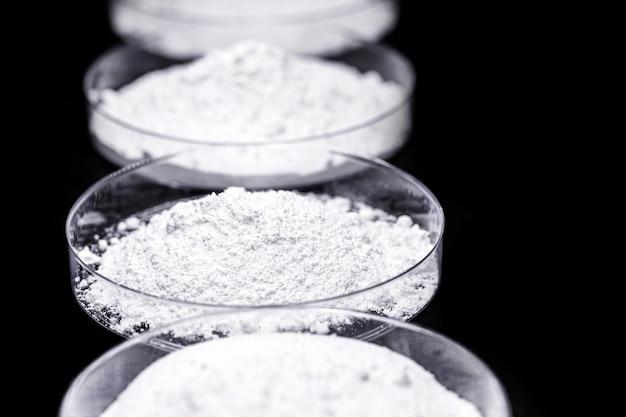 Is calcium carbonate a ionic compound? 