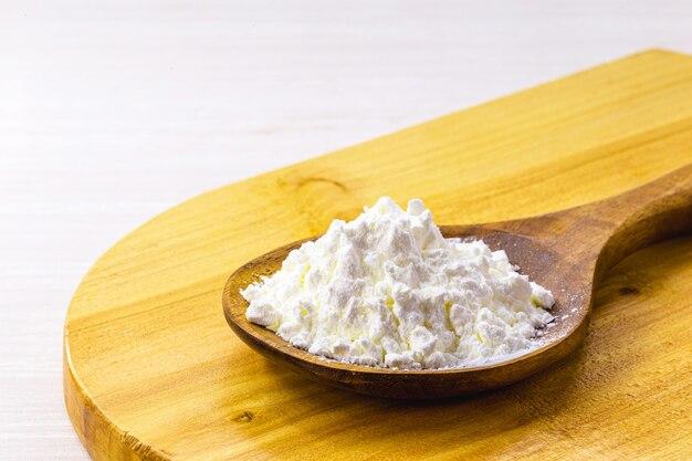 Is flour a liquid or a solid? 