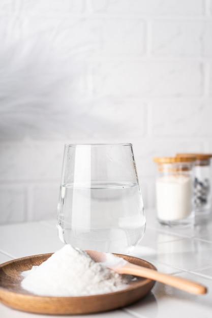 Is flour dissolve in water or not? 
