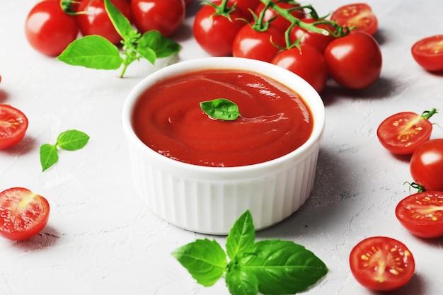Is it OK to eat tomato sauce with diverticulitis? 