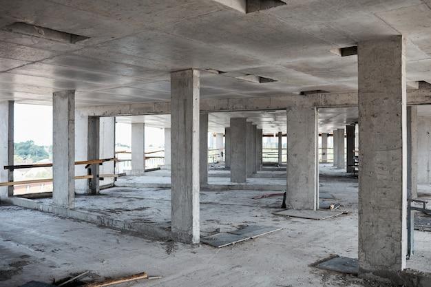Is it safe to build a house without pillars? 