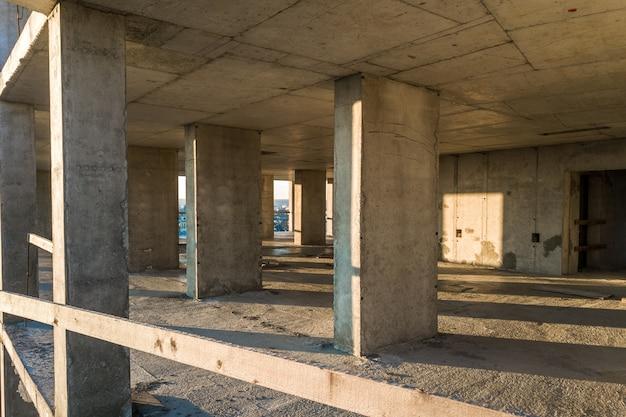 Is it safe to build a house without pillars? 