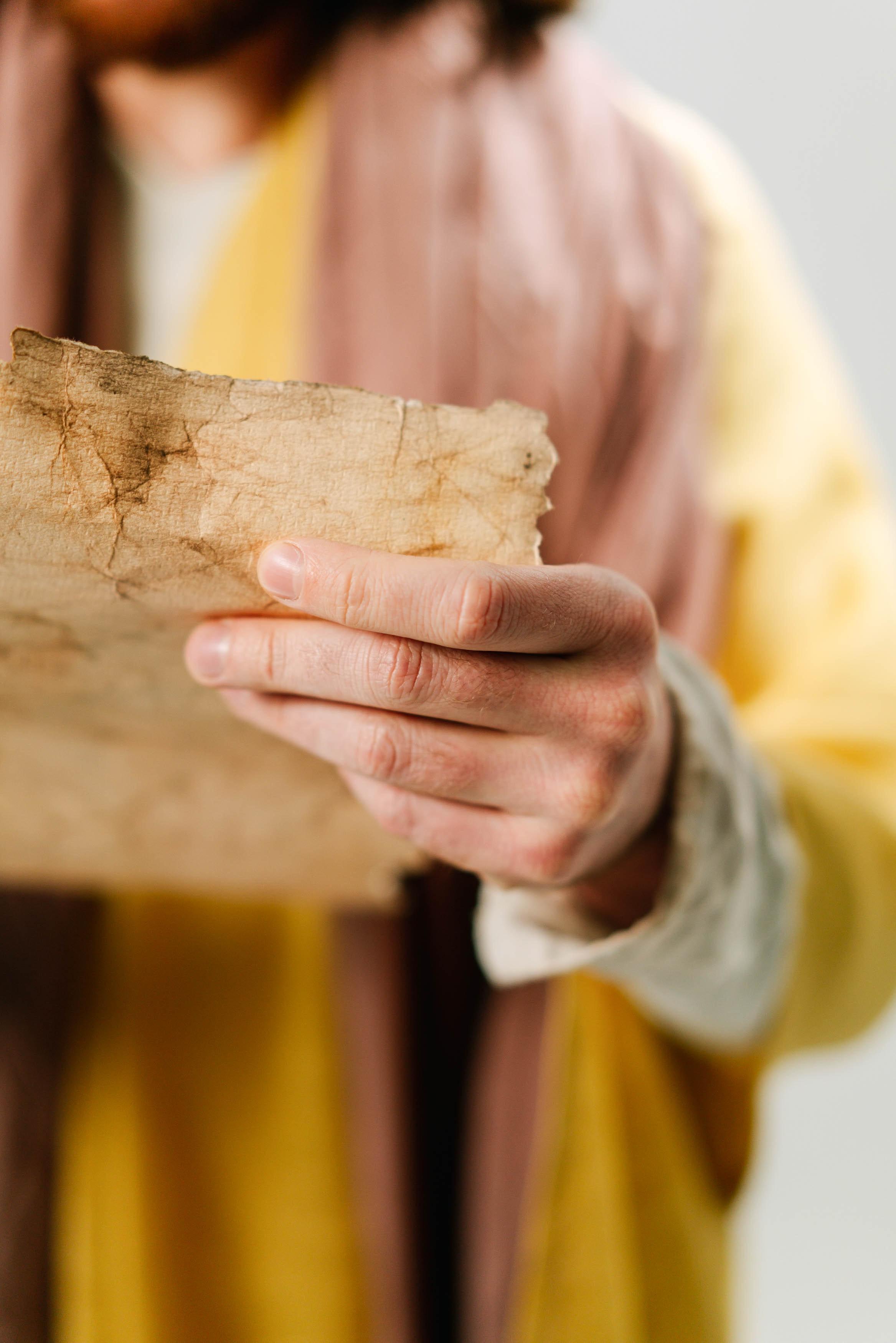Is it safe to freeze food in wax paper? 