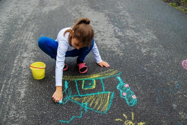 Is it safe to put chalk in your hair? 