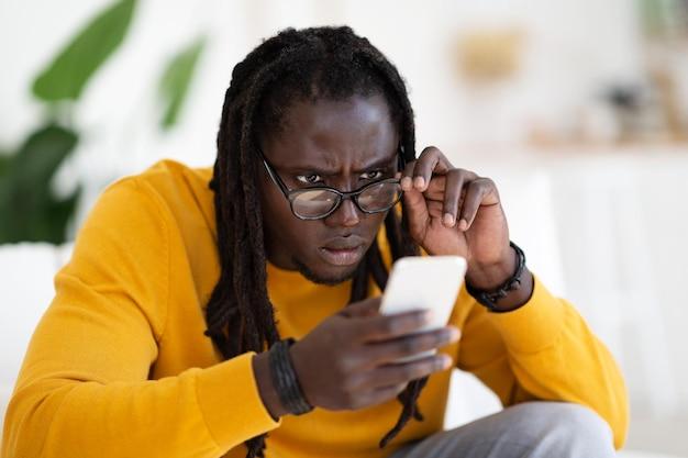 Is reading on a screen bad for your eyes? 