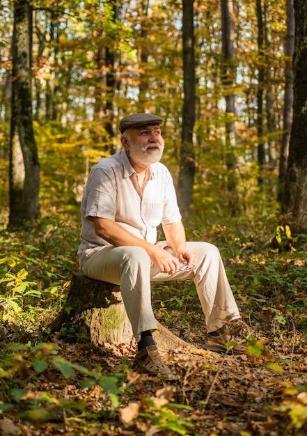 What is man vs nature mean? 