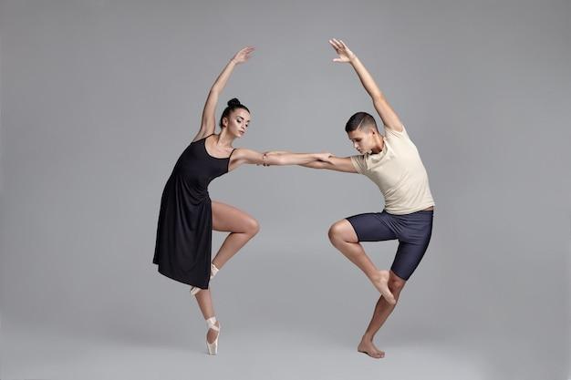 What is the difference between modern dance and ballet? 